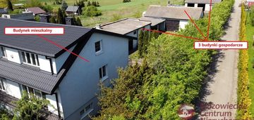 Dom z budynkami gospodarczymi - głusk