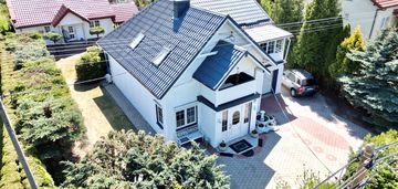 150 m2 dom z ogrodem zimowym i 70 m2 budynek gosp.