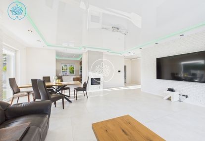 Urokliwy dom z basenem w borach