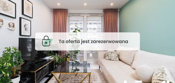 Z garażem i balkonem blisko tramwaju i usług