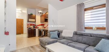 Przestronne i dobrze doświetlone / klimatyzacja