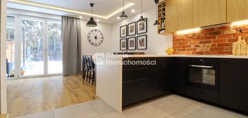 Szeregówka z garażem,4 sypialniami i ogródkiem