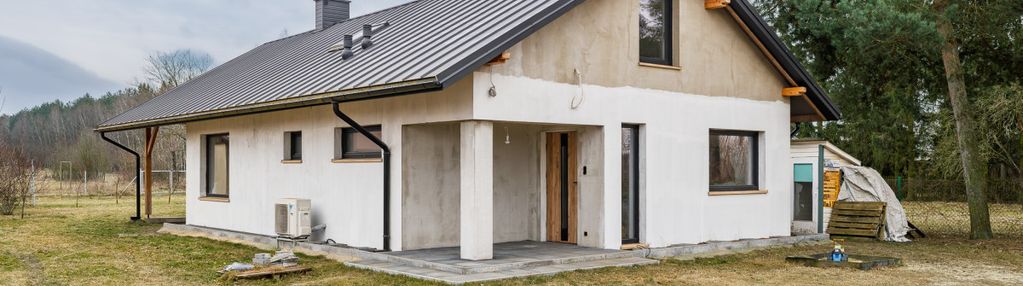 Nowoczesny dom z antresolą i dużą działką – dubie