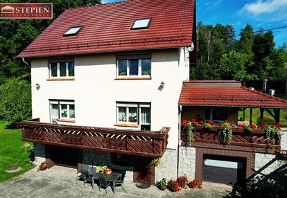 Piękny dom z dużym ogrodem