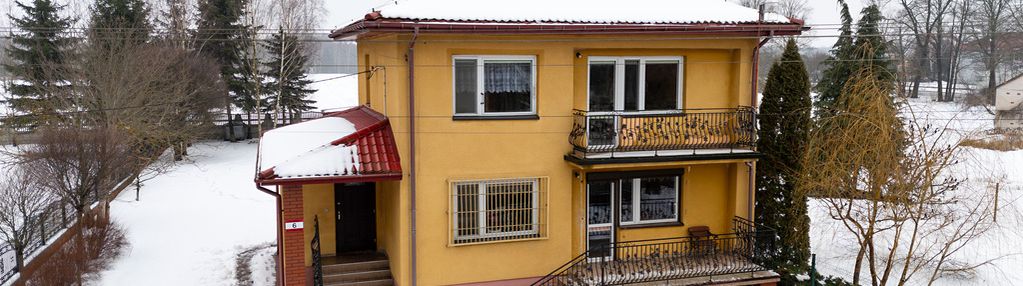 Dom z dwoma niezależnymi lokalami