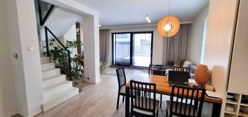 Nowoczesny dom na ogrodzonym osiedlu - arturówek