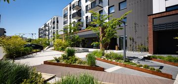 Przestronne mieszkanie z widokiem na zieleń.