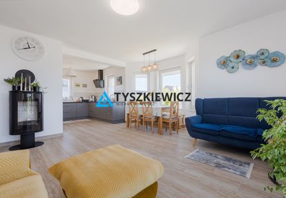 Nowoczesny dom z garażem i ogrodem