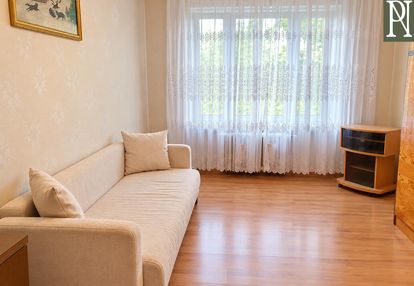 Przestronne, jasne 2 pokojowe w bloku z cegły.
