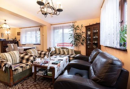 Wolnostojący, kolej aglomeracyjna, urządzony ogród