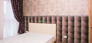 Dwa eleganckie pokoje z balkonem, garaż