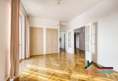 Przy metrze wierzbno, przestronne 2 osobne pokoje.