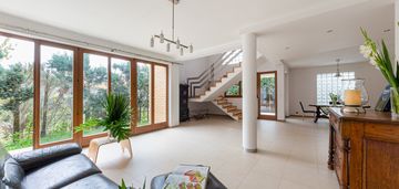 Nowoczesny  dom 306  m2, jelonki