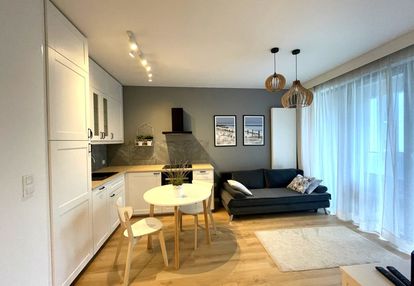 Plac unii, centrum - super 2-pok, balkon, mp