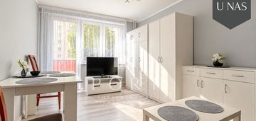 Mieszkanie 2 pokojowe z balkonem i komórką.