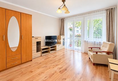 2 osobne pok, kuchnia, łazienka, balkon, piwnica