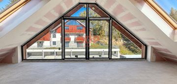 Apartament z antresolą i widokiem