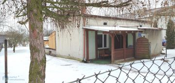 Atrakcyjnie położona działka z małym domkiem. idealna na inwestycję mieszkalną lub usługową.
