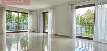 Borek koło szkoły międzynarodowej. duży, wygodny.