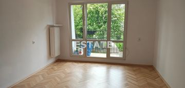 Mieszkanie z balkonem w bloku z cegły
