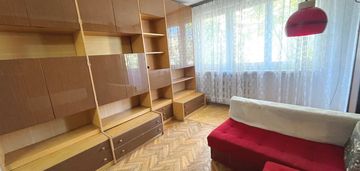 Do sprzedania nieduże mieszkanie z balkonem.