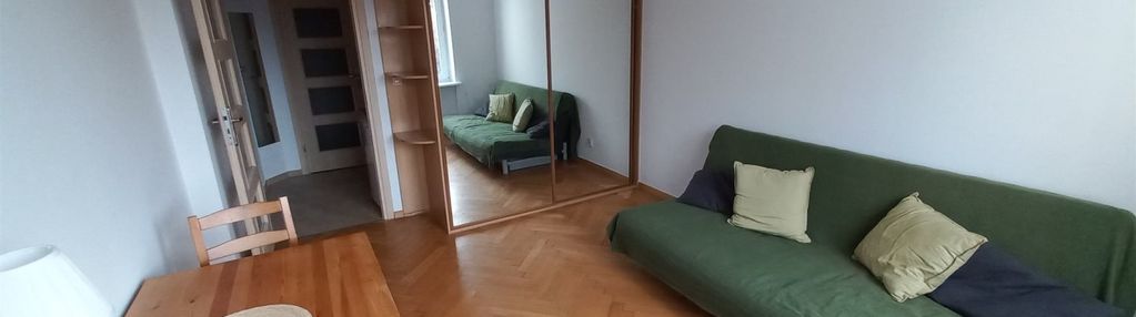 Kielecka. klimatyczne mieszkanie w kamienicy.