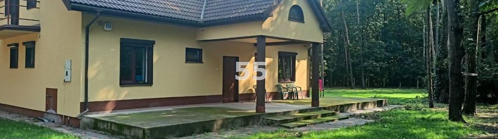 Dom w malowniczej okolicy orpelów.