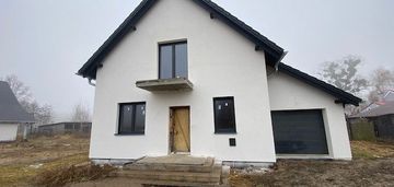 Dom wolnostojący, 141,2 mkw działka 1100, komorowo