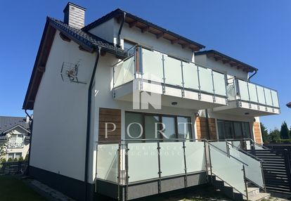 Pięknie położony dom nad morzem.