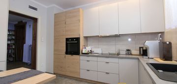 Nietuzinkowy dworek po dużym remoncie, w centrum