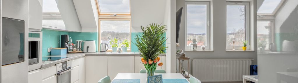 2 poziomowe mieszkanie i 4 pokoje i 2 łazienki