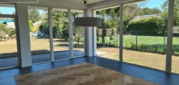 Nowoczesny dom w zabudowie bliźniaczej z ogrodem