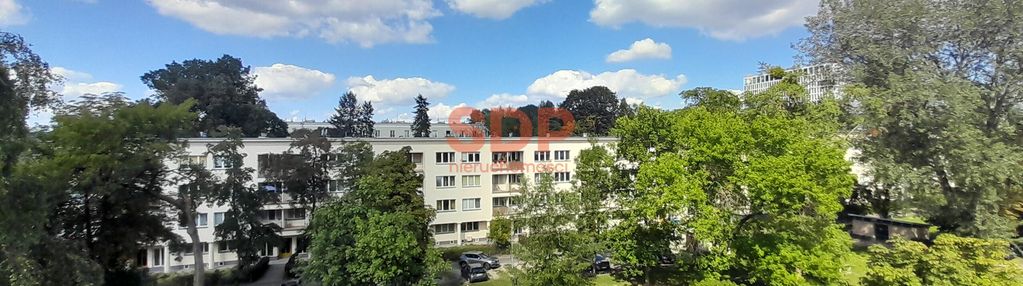 Przy metrze, ciche i jasne, idealne dla singla lub pary