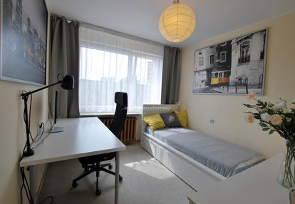 Os. albertńskie, 2 pokoje, osbna kuchnia, balkon, piwnica.