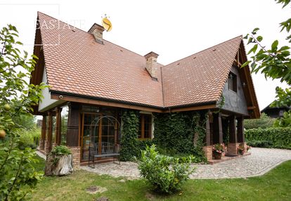 Unikalna nieruchomość z ogrodem, stawem i stajnią
