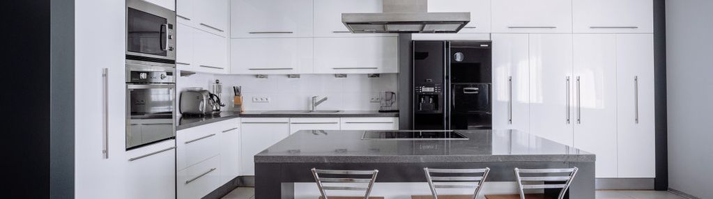 Dom z kortem tenisowym i 5000 m² działki