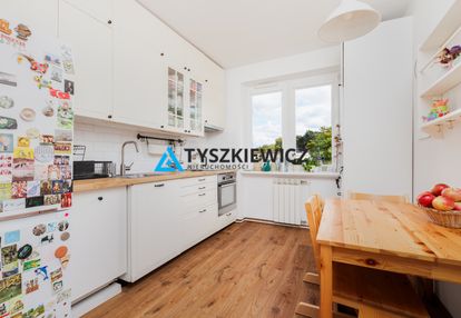 Mieszkanie 3-pokojowe plus niezależna kawalerka.