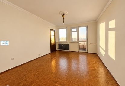 3- pokojowe mieszkanie w centrum z balkonem.