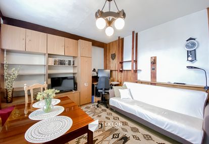 Niski blok, duży balkon, świetna lokalizacja