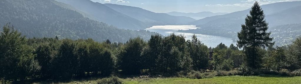 Widok na góry i jezioro międzybrodzkie i żywieckie