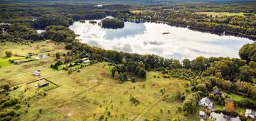 Budowlana 4509m² z linią brzegową jeziora salino
