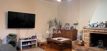 Dom w wałczu z ogrodem i garażem