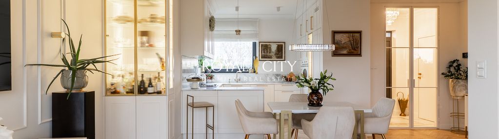 Dom w jakości premium zgorzała z ogrodem.