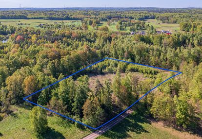 Przepiękna działka otoczona lasem.