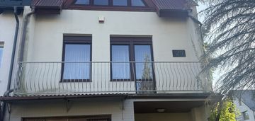 Dom rodzinny 266 m² z garażem i ogrodem w żukowie