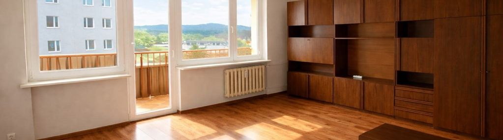 3 pok, podkarczówka, 2 p, balkon loggia do wejścia