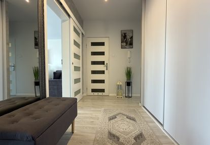 3 pokoje na pierwszym piętrze z balkonem/ piastów