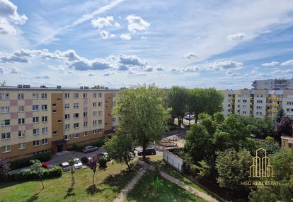 *3 pokoje* gruntowa* z balkonem*4 piętro*cegła