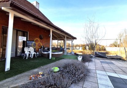 Piękny dom z dużą działką - cisza - spokój..