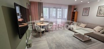 4 pokoje,osobna kuchnia,ciche garaż,balkon